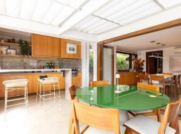 Casa · 608m² · 3 Quartos · 3 Vagas · Casa à venda em Rua fechada no Jardim Guedala.