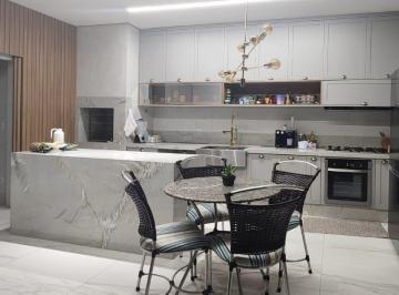 Casa · 250m² · 4 Quartos · 4 Vagas · Condomínio Belvedere II - Casa tipo sobrado em Condomínio Belvedere II em Cuiabá