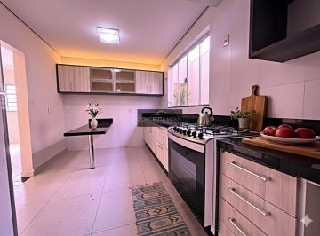 Casa · 185m² · 4 Quartos · 2 Vagas · Casa em Condomínio no Vila da Serra I