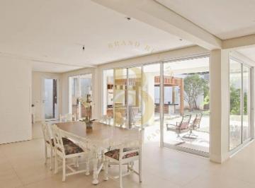 Casa · 583m² · 4 Quartos · 6 Vagas · Casa á venda ou locação de 583 m²,com  4 quartos, piscina e  6 vagas no bairro Jardim Guedala.