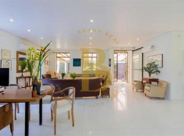 Casa · 480m² · 8 Quartos · 10 Vagas · Casa á venda de 480m², com 8 quartos e 10 vagas no bairro Pacaembu.