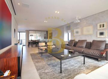 Apartamento · 251m² · 3 Quartos · 2 Vagas · Cobertura duplex á venda de 251m², com 3 suítes e 2 vagas no Itaim Bibi.