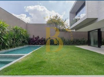 Casa · 560m² · 4 Quartos · 4 Vagas · Casa com 560 m², 4 quartos sendo 4 suítes à venda no bairro Alto de Pinheiros.