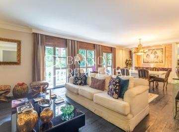 Apartamento · 166m² · 3 Quartos · 1 Vaga · Apartamento reformado á venda com 166m², de 02 suítes e amplo living no Jardim Paulista SP
