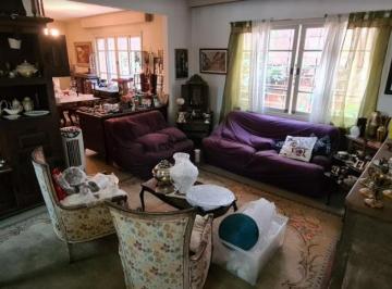 Casa · 220m² · 3 Quartos · Casa com 220 m², 3 quartos sendo 0 suíte à venda no bairro Vila Cordeiro.