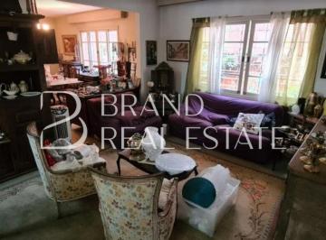 Casa · 220m² · 3 Quartos · Casa com 220 m², 3 quartos sendo 0 suíte à venda no bairro Vila Cordeiro.