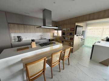 Apartamento · 200m² · 3 Quartos · 3 Vagas · Apartamento com 326 m², 3 quartos sendo 3 suítes à venda no bairro Alphaville.