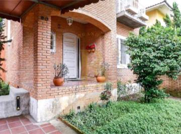 Casa · 401m² · 4 Quartos · 2 Vagas · Casa com 401 m², 4 quartos sendo 2 suítes à venda no bairro Jardim Luzitania.