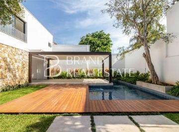 Casa · 411m² · 5 Quartos · 4 Vagas · Casa com 410m² privativos, com 5 suítes, piscina e 4 vagas no bairro Jardim Paulista.