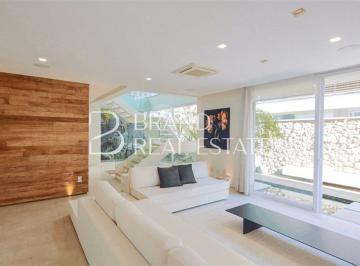 Casa · 482m² · 4 Quartos · 6 Vagas · Elegante casa em condomínio fechado no Campo Belo.