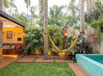 Casa · 269m² · 4 Quartos · 3 Vagas · Linda casa em condomínio fechado, com espaço gourmet e um quintal convidativo localizado no Jardim C