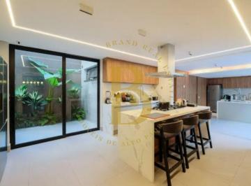 Casa · 420m² · 4 Quartos · 3 Vagas · Casa nova á venda com 420m², 04 suítes, piscina e 03 vagas no Jardim Paulista, Próximo ao Ibirapuera