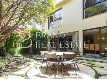 Casa · 357m² · 4 Quartos · 2 Vagas · Casa com 357 m², 4 quartos sendo 3 suítes à venda no bairro Jardim Europa.