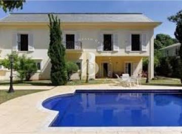 Casa · 1400m² · 5 Quartos · 20 Vagas · Primorosa casa com arquitetura e design clássico, localizada no Jardim América.