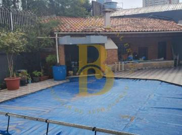 Casa · 480m² · 5 Quartos · 6 Vagas · Casa com 480 m², 5 quartos sendo 2 suítes à venda no bairro Vila Cordeiro.