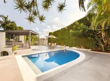Casa · 370m² · 4 Quartos · 4 Vagas · Casa á venda de 370 m², com 4 quartos, piscina e 4 vagas no bairro Jardim Guedala.