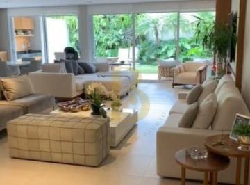 Casa · 420m² · 3 Quartos · 3 Vagas · Casa de condomínio sofisticada, localizada no bairro Vila Cordeiro.