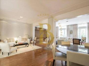 Casa · 480m² · 3 Quartos · 4 Vagas · Casa em rua tranquila e arborizada à venda no Morumbi