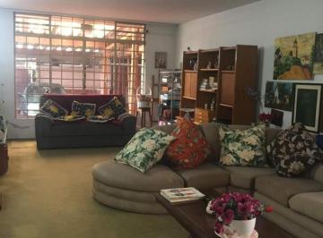 Casa · 320m² · 3 Quartos · 6 Vagas · Casa com 320 m², 3 quartos sendo 1 suíte à venda no bairro Vila Cordeiro.