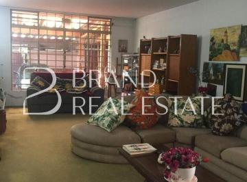 Casa · 320m² · 3 Quartos · 6 Vagas · Casa com 320 m², 3 quartos sendo 1 suíte à venda no bairro Vila Cordeiro.