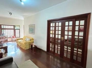 Casa · 250m² · 3 Quartos · 2 Vagas · Casa com 250 m², 3 quartos sendo 0 suíte à venda no bairro Vila Romana.