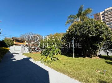 Casa de 3 quartos, Atibaia · Casa reformada à venda ou locação de 252m², em terreno de 1000m² no bairro Alvinópolis - Atibaia