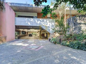 Casa · 2400m² · 4 Quartos · 25 Vagas · Casa de condomínio com 2400 m², 4 quartos sendo 4 suítes à venda no bairro Chácara Flora.