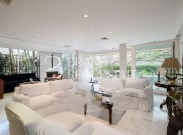 Casa · 274m² · 3 Quartos · 3 Vagas · Casa com 274 m², 3 quartos sendo 1 suíte à venda no bairro Jardim Europa.