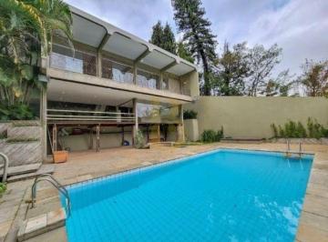 Casa · 900m² · 5 Quartos · 8 Vagas · Casa de vila á venda em Rua fechada de 900m², com 5 suítes, piscina e 8 vagas no bairro Real Parque.