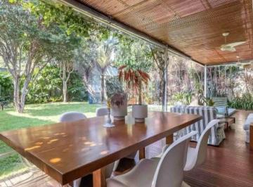 Casa · 454m² · 4 Quartos · 6 Vagas · Casa á venda de 454 m², com 4 suítes e 6 vagas no bairro Alto de Pinheiros.