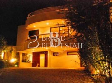 Casa · 728m² · 4 Quartos · 4 Vagas · Incrível casa em condomínio fechado na Chácara Flora.