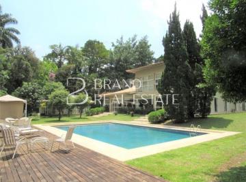 Casa · 855m² · 3 Quartos · 6 Vagas · Casa de condomínio com 855 m², 3 quartos sendo 2 suítes à venda no bairro Chácara Flora.