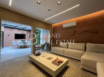 Casa · 463m² · 4 Quartos · 4 Vagas · Charmosa casa em condomínio fechado, localizado em Moema.