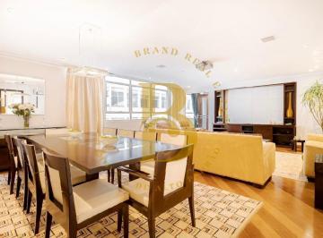 Apartamento · 200m² · 4 Quartos · 2 Vagas · Apartamento com 200 m², 4 quartos sendo 2 suítes à venda no bairro Santa Cecilia.