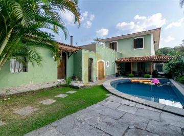 Casa · 309m² · 4 Quartos · 3 Vagas · Casa de vila com 309 m², 4 quartos sendo 2 suítes à venda no bairro Granja Julieta.