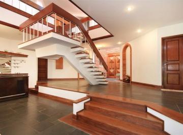 Casa · 850m² · 5 Quartos · 6 Vagas · Casa com 850 m², 5 quartos sendo 3 suítes à venda no bairro Jardim dos Estados.