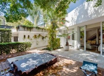Casa · 352m² · 3 Quartos · 3 Vagas · Casa com 352 m², 3 quartos sendo 1 suíte à venda no Alto de Pinheiros.
