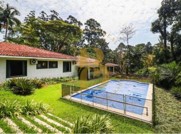 Casa · 600m² · 4 Quartos · 6 Vagas · Casa de condomínio com 600 m², 4 quartos sendo 4 suítes à venda no bairro Chácara Flora.