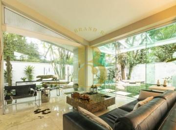 Casa · 413m² · 4 Quartos · 3 Vagas · Casa com 750 m², 4 quartos sendo 4 suítes à venda no bairro Jardim Europa.