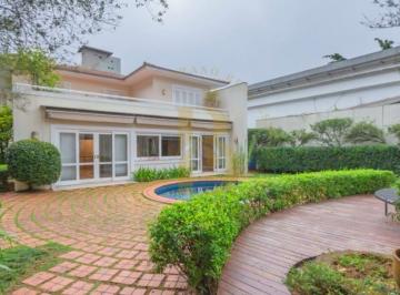 Casa · 485m² · 4 Quartos · 5 Vagas · Casa reformada à venda no bairro Cidade Jardim! com 485 m², 4 quartos sendo 2 suítes, 5 vagas de gar
