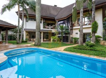 Casa · 774m² · 3 Quartos · 5 Vagas · Casa espaçosa com piscina e jardim á venda na Cidade Jardim, 774m², 3 suítes e 5 vagas.