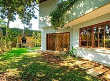 Casa · 580m² · 4 Quartos · 4 Vagas · Casa de condomínio com 580 m², 4 quartos sendo 4 suítes à venda no bairro Jardim Cordeiro.