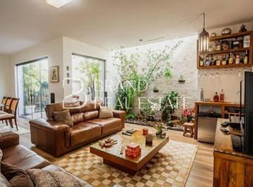 Casa · 220m² · 3 Quartos · 2 Vagas · Casa com 220 m², 3 quartos sendo 2 suítes à venda no bairro Campo Belo.