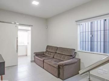 Casa · 210m² · 3 Quartos · 2 Vagas · Casa com 210 m², 3 quartos sendo 1 suíte à venda no bairro Campo Belo.