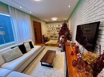 Casa · 300m² · 3 Quartos · 2 Vagas · Casa com 300 m², 3 quartos sendo 1 suíte à venda no bairro Vila Mascote.