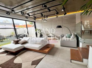 Casa · 192m² · 3 Quartos · 2 Vagas · LINDA E MODERNA Casa com 192 m², 3 quartos sendo 1 suíte à venda no bairro Jardim Aeroporto.