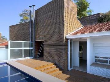 Casa · 353m² · 2 Quartos · 5 Vagas · Casa de condomínio com 353 m², 2 quartos sendo 2 suítes à venda no bairro Real Parque.