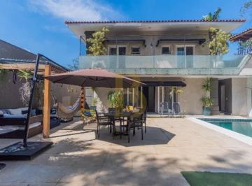 Casa · 600m² · 4 Quartos · 4 Vagas · Casa á venda de 600m², com 5 suítes e 04 vagas no Pacaembu.