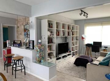 Apartamento · 127m² · 2 Quartos · 1 Vaga · Apartamento em condomínio cobiçado no bairro Moema.