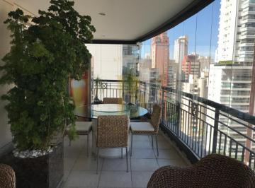 Apartamento · 245m² · 4 Quartos · 5 Vagas · Apartamento á venda de 245 m², 4 quartos e 5 vagas no bairro Moema Pássaros.